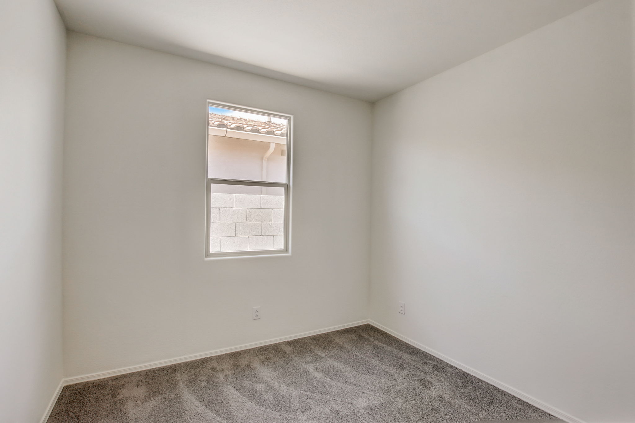 W Charter Oak Rd-019
