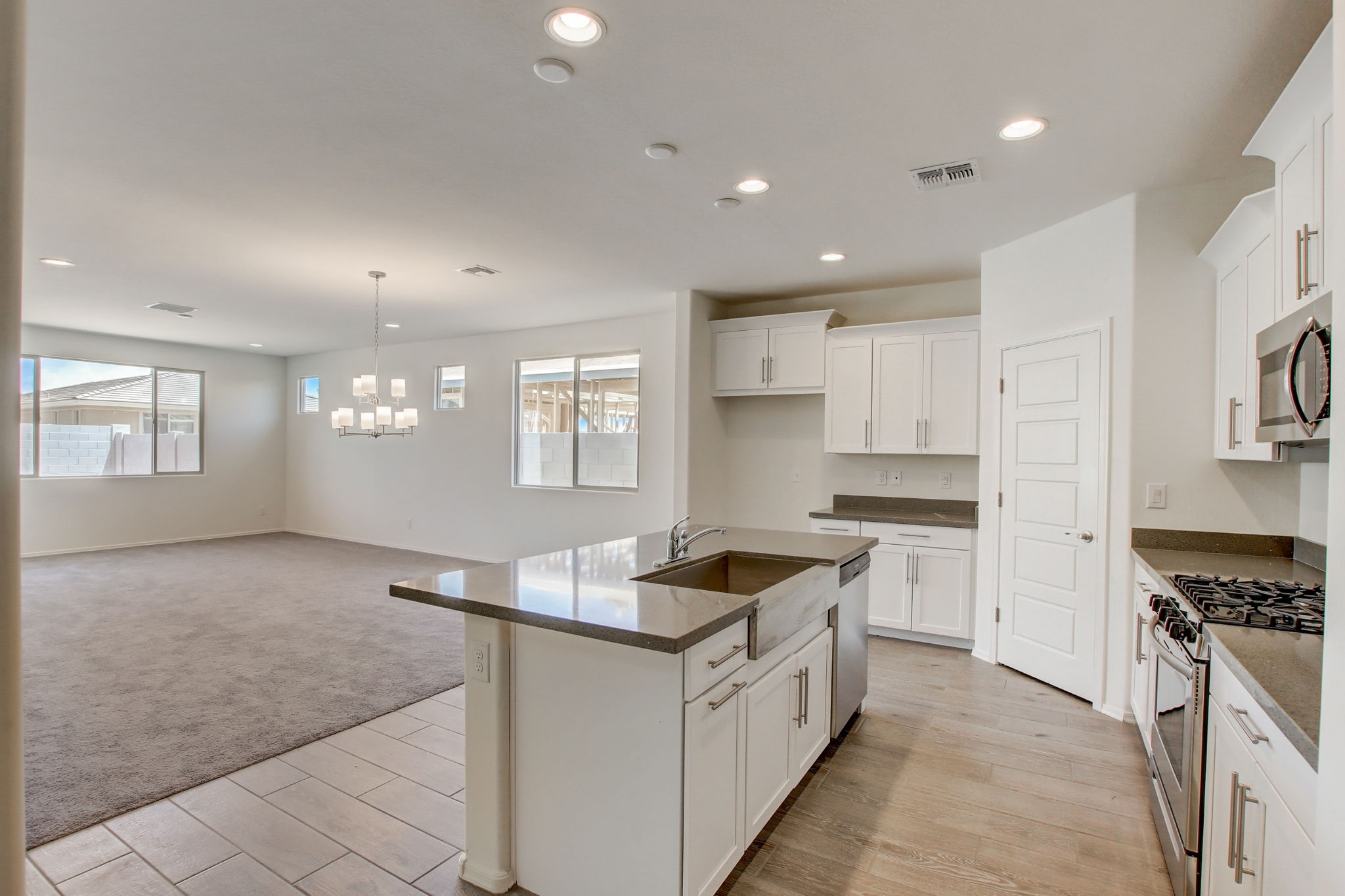 W Charter Oak Rd-012