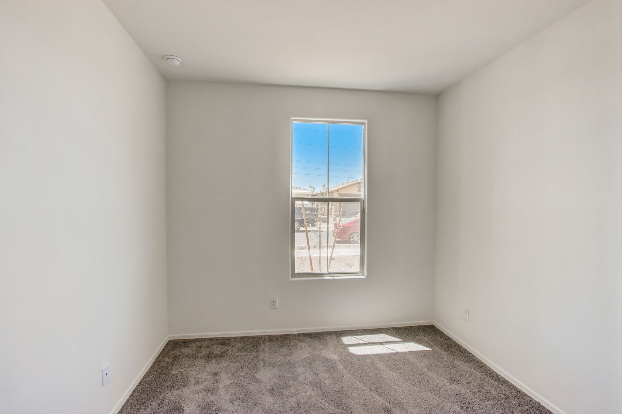 W Charter Oak Rd-016