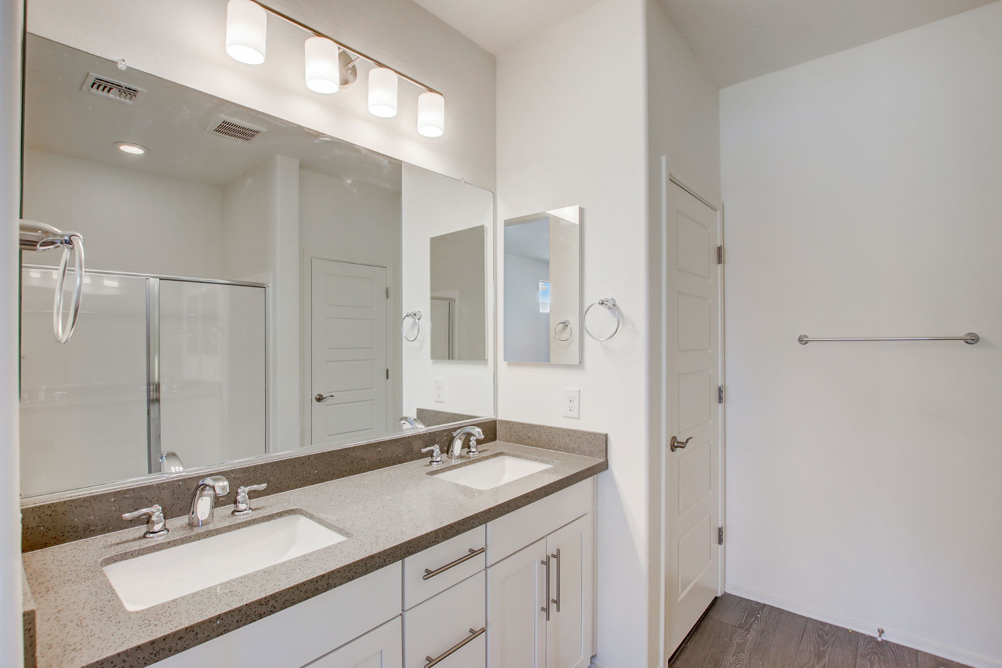 W Charter Oak Rd-026