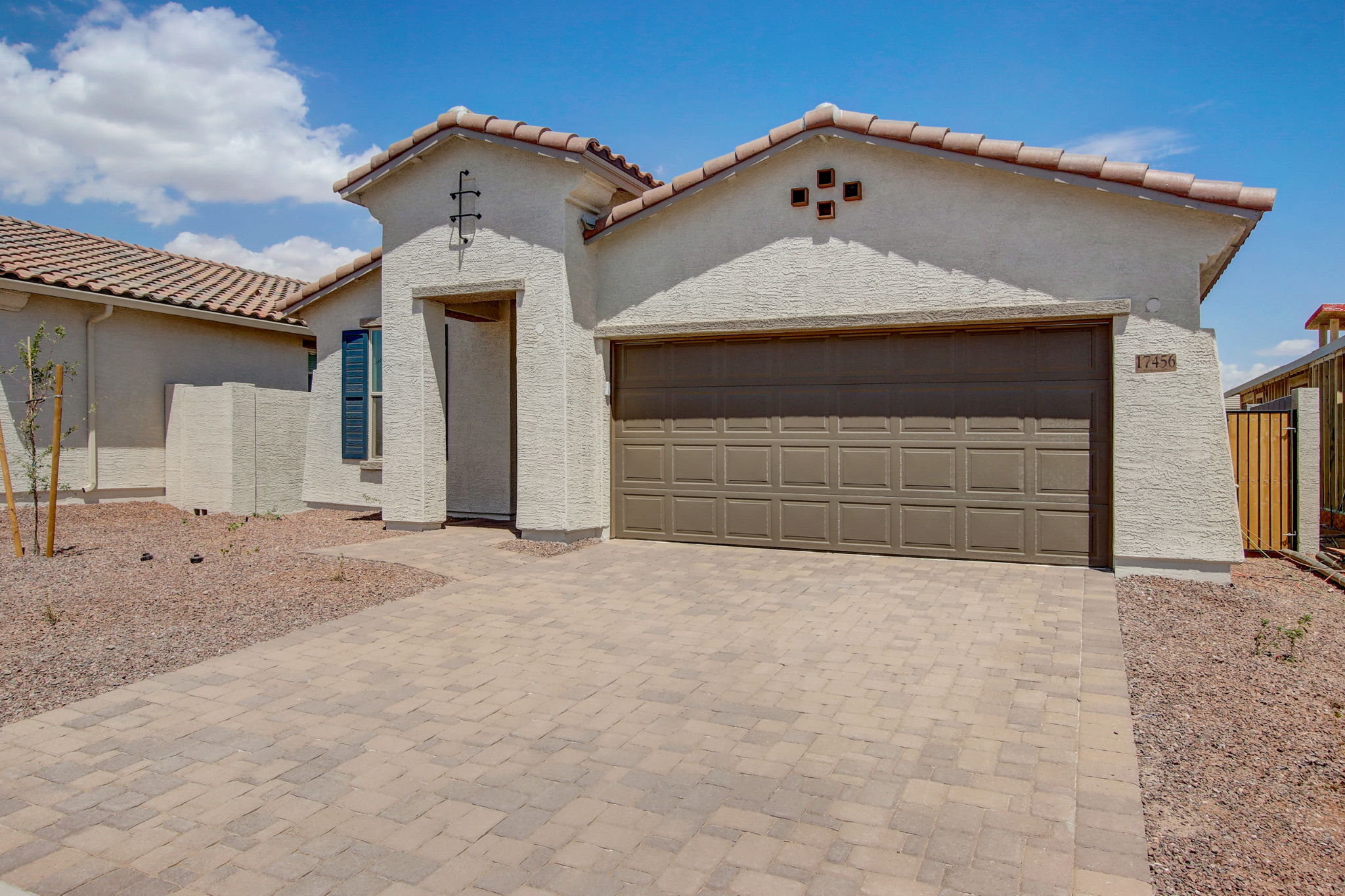 W Charter Oak Rd-005