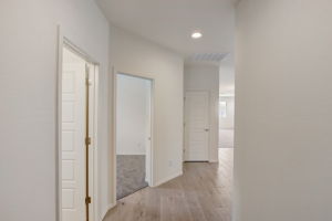 W Charter Oak Rd-017