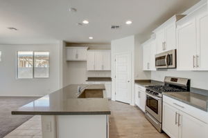 W Charter Oak Rd-013