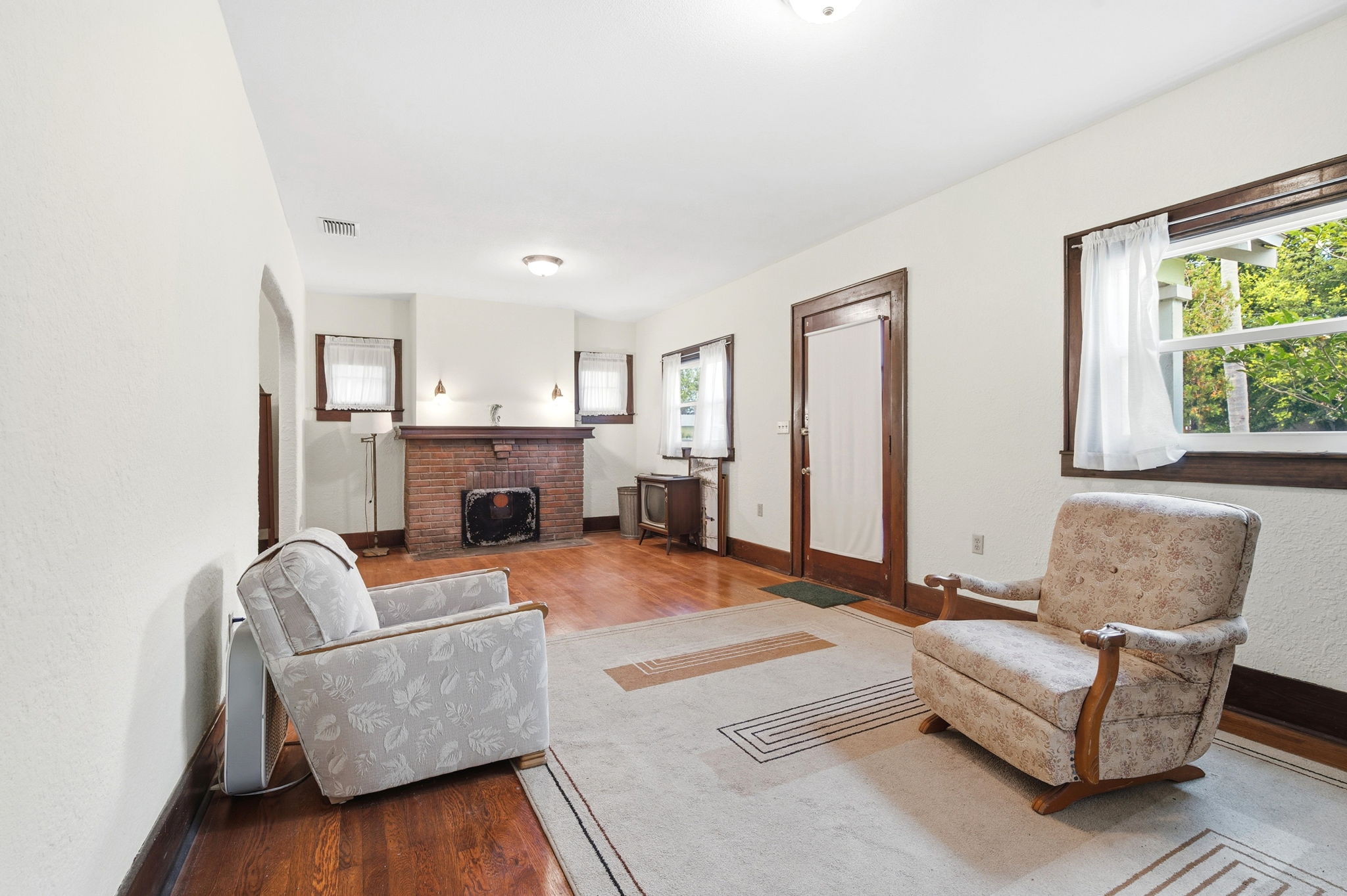 Interiors (3)