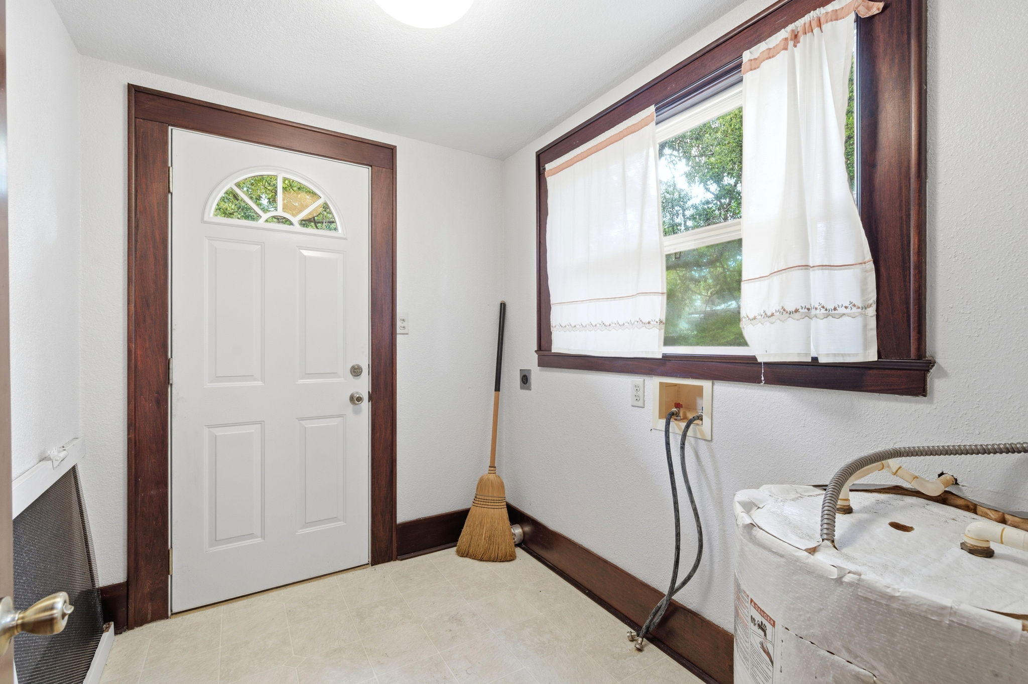 Interiors (30)