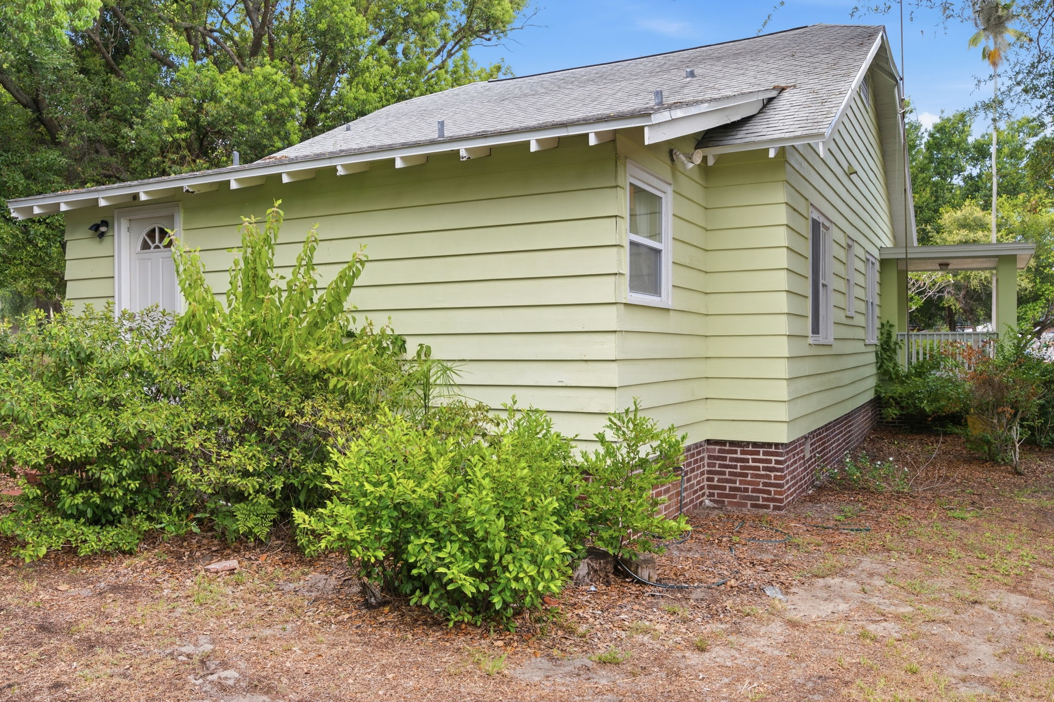 Rear Exteriors (4)