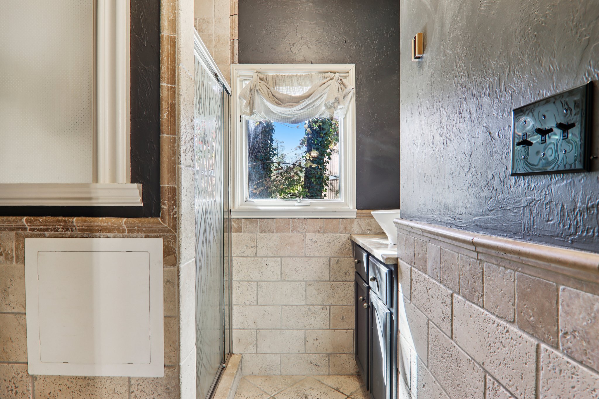 Haywood Rd-S0511-024.jpg