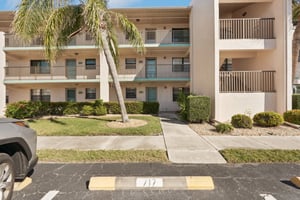 Kings Hwy unit 717-002.jpg
