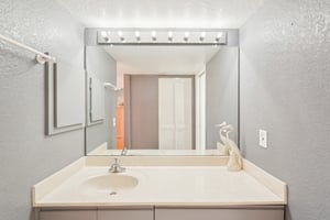 Kings Hwy unit 717-022.jpg