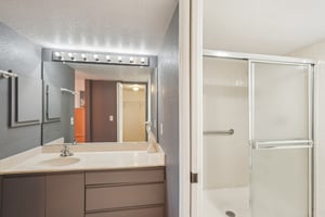 Kings Hwy unit 717-024.jpg