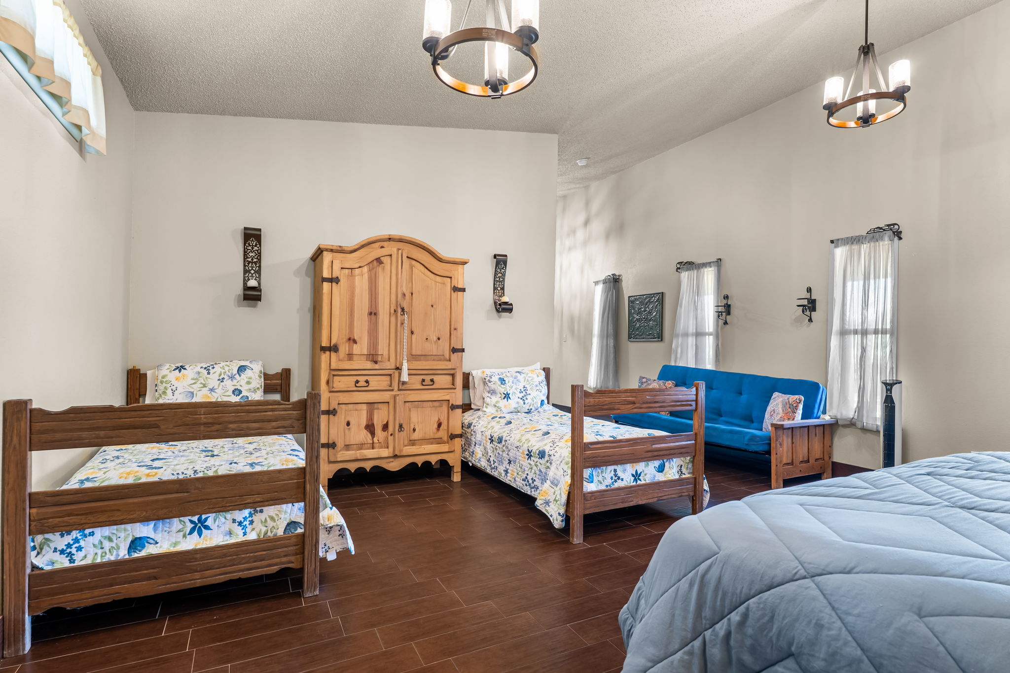  Photo 61