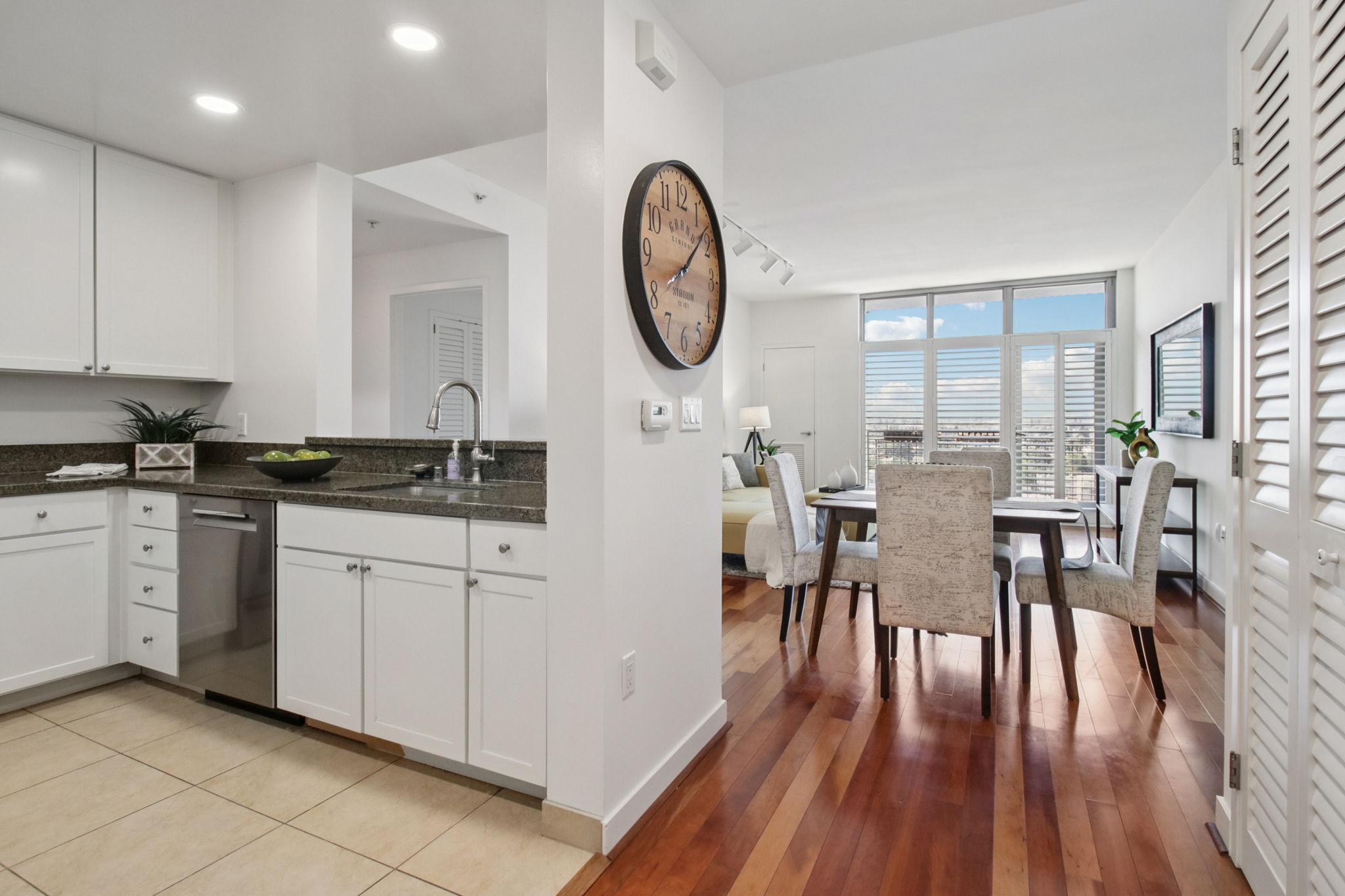 W St James St Unit 1305-L2808-016