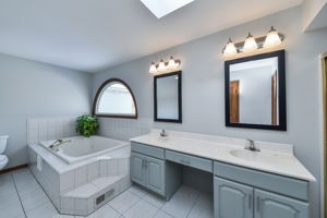  1750 Bolson Dr, Downers Grove, IL 60516, US Photo 16