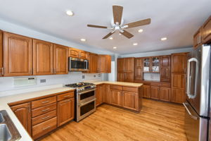  1750 Bolson Dr, Downers Grove, IL 60516, US Photo 8