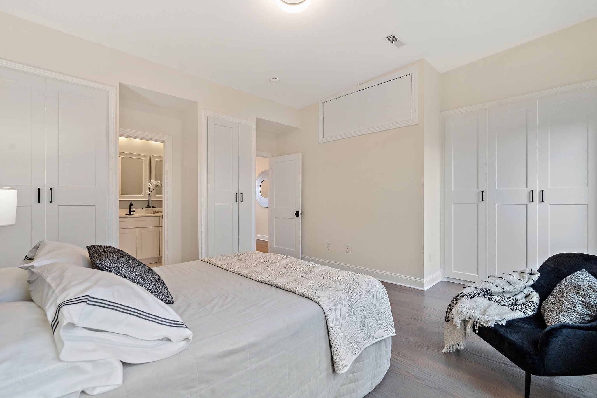 1751 A St SE, Washington, DC 20003, USA Photo 16