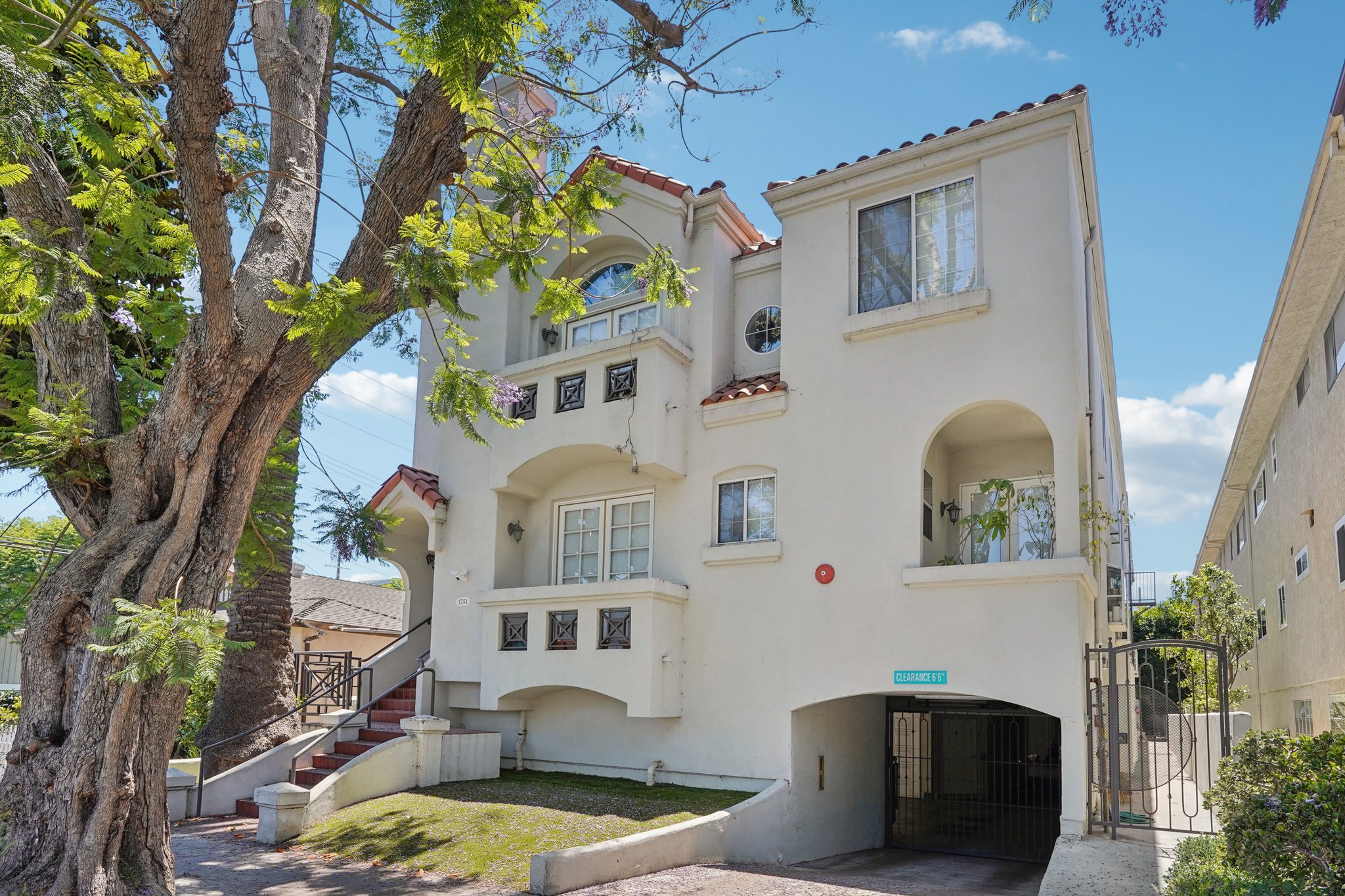 Barry Ave 4-S0207-001.jpg