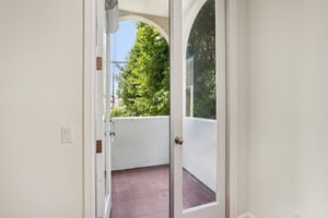 Barry Ave 4-S0207-020.jpg
