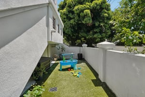 Barry Ave 4-S0207-039.jpg
