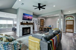 Chatham Way Dr-016