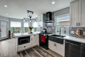 Chatham Way Dr-019