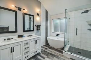 Chatham Way Dr-037