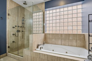 1752 W Erie St - Howie Andron_028