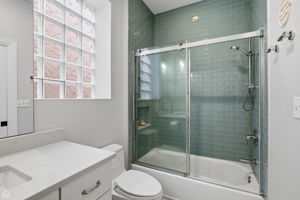 1752 W Erie St - Howie Andron_033