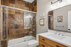 1752 W Erie St - Howie Andron_045