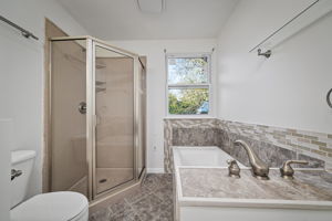 1753 Roth Hill Dr, Maryland Heights, MO 63043, USA Photo 14