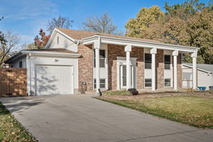 1753 Roth Hill Dr, Maryland Heights, MO 63043, USA Photo 2