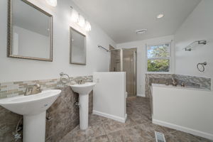 1753 Roth Hill Dr, Maryland Heights, MO 63043, USA Photo 13