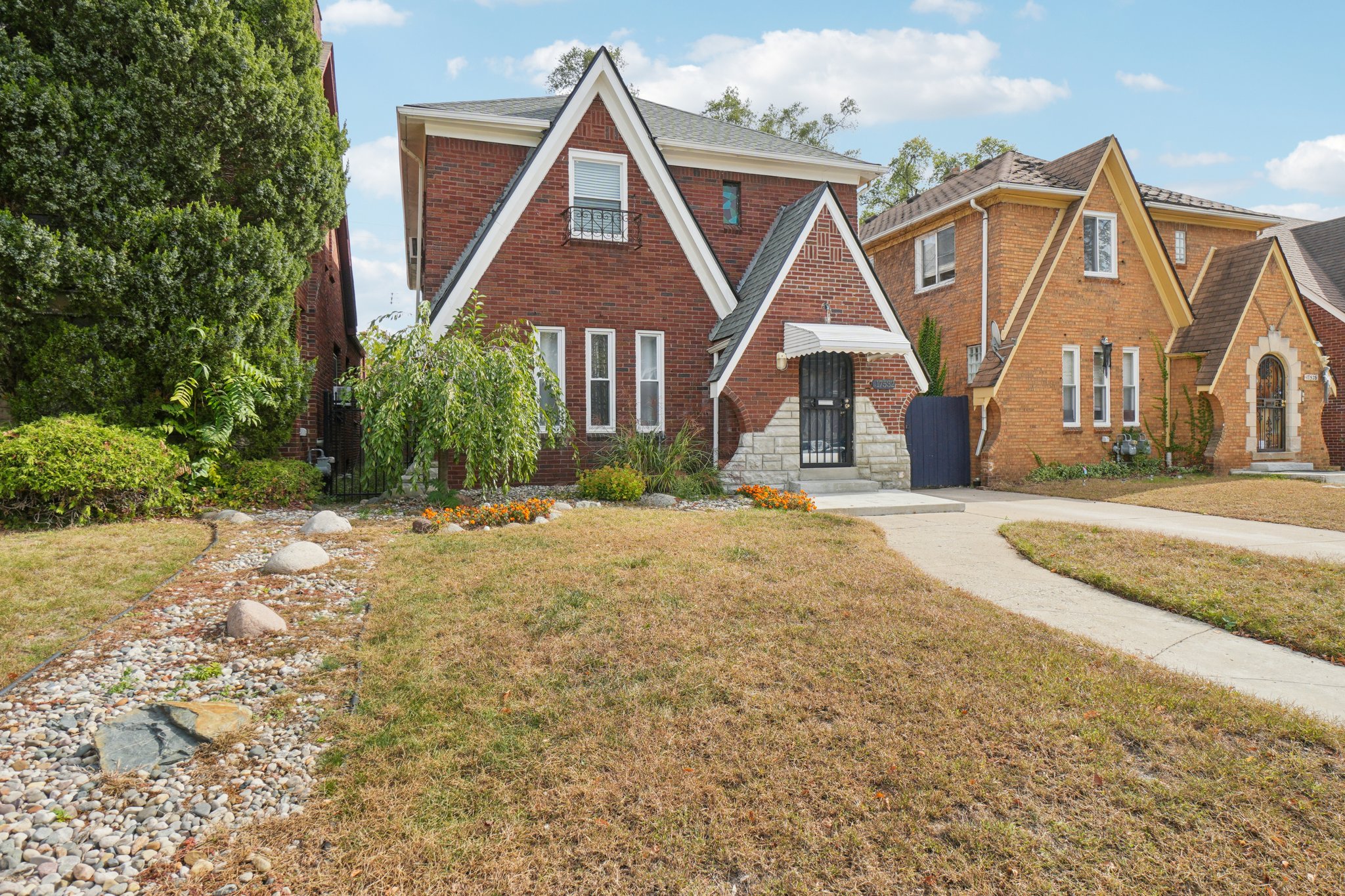 Wisconsin St-S1810-003.jpg