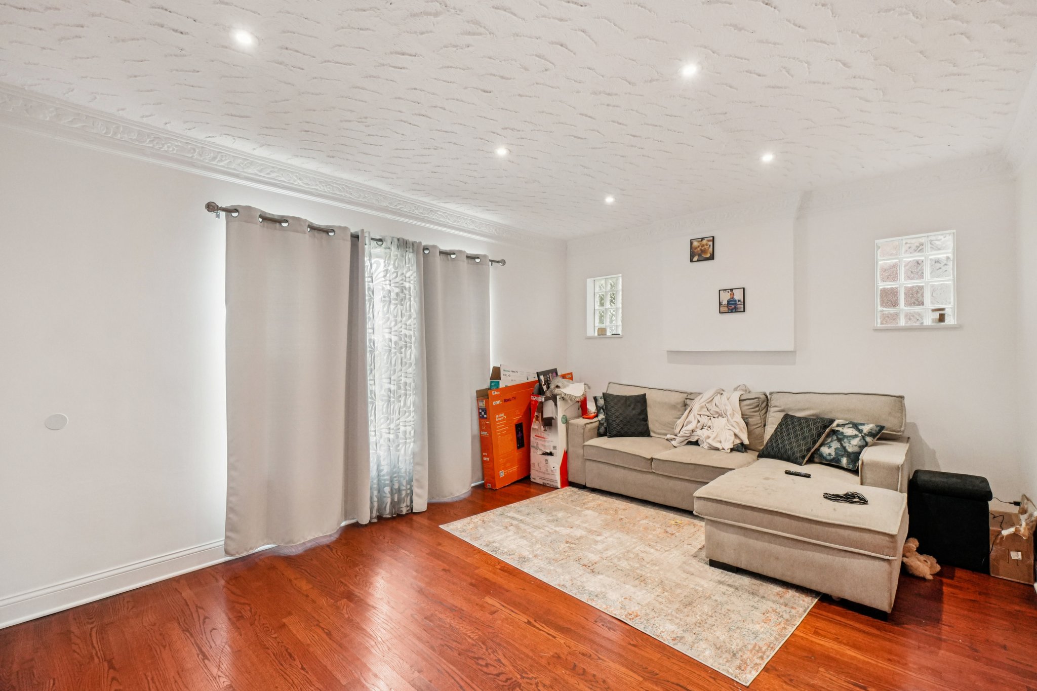 Wisconsin St-S1810-005.jpg