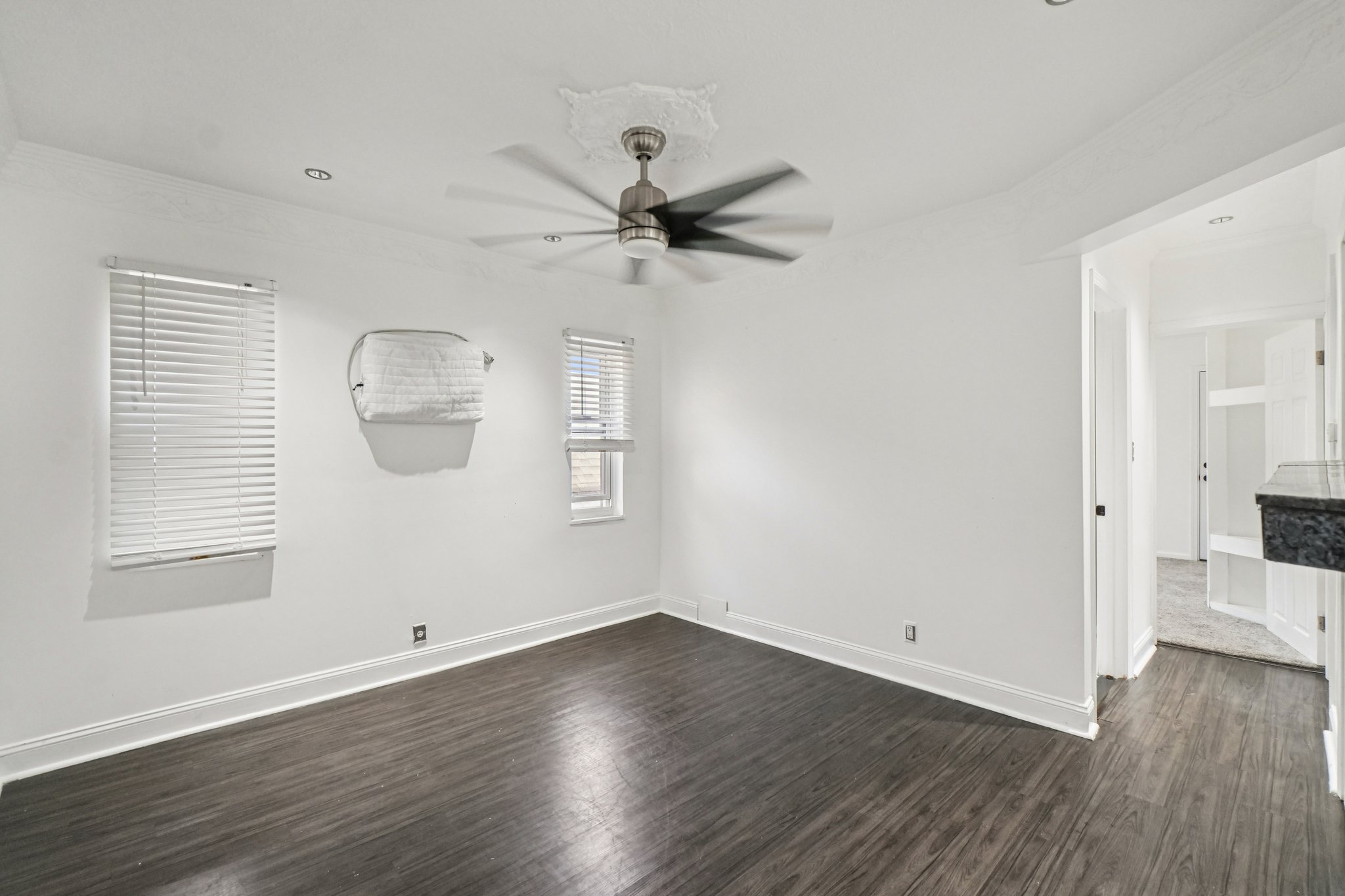 Wisconsin St-S1810-007.jpg