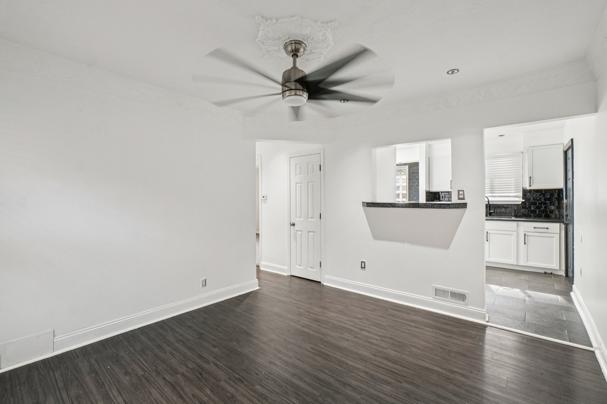 Wisconsin St-S1810-008.jpg