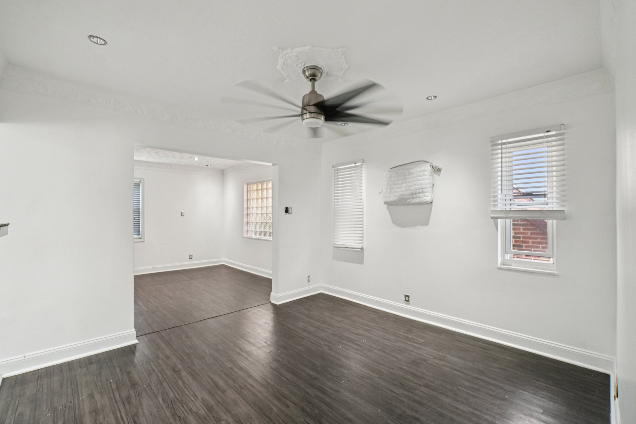 Wisconsin St-S1810-009.jpg