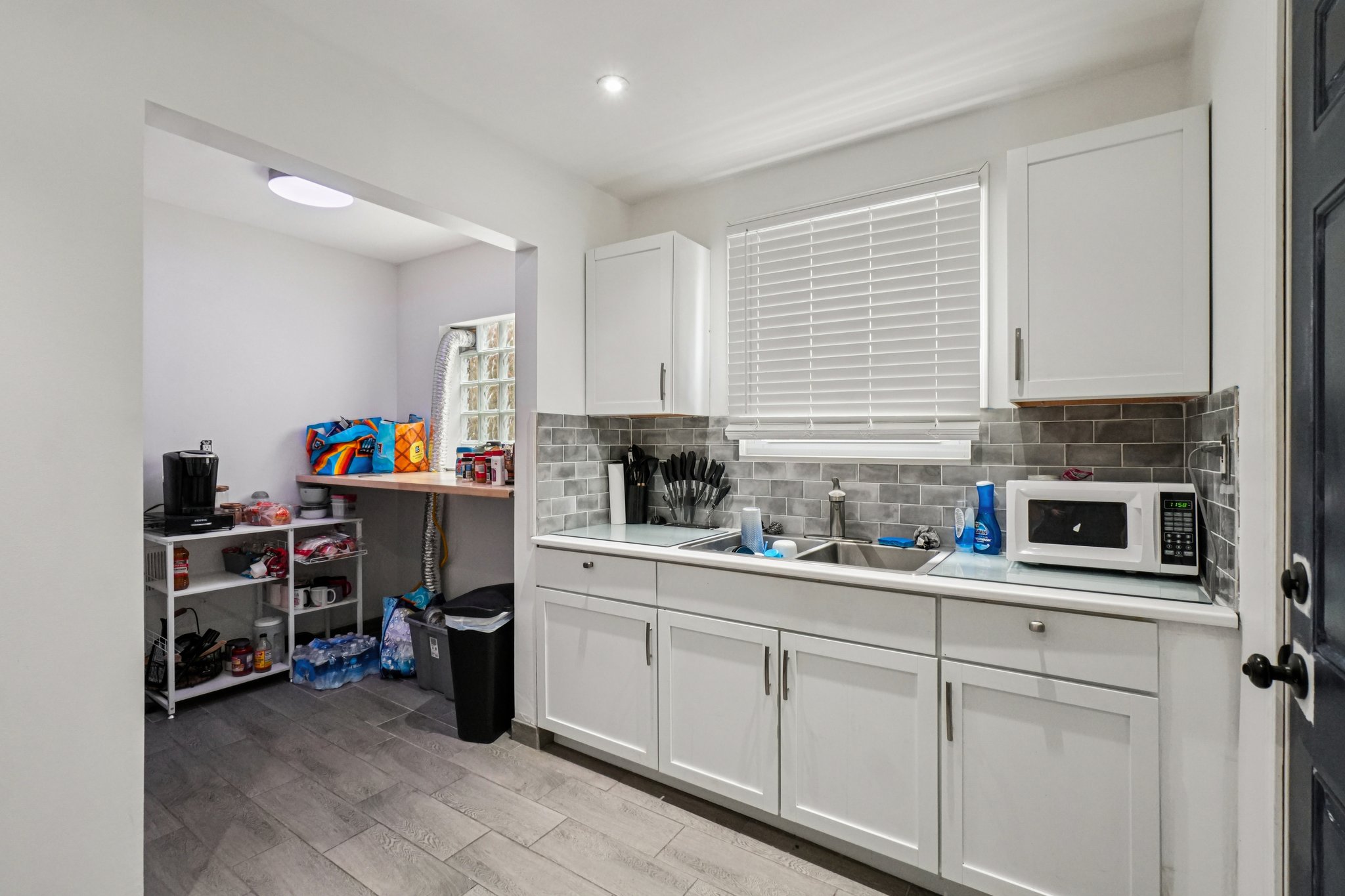 Wisconsin St-S1810-011.jpg