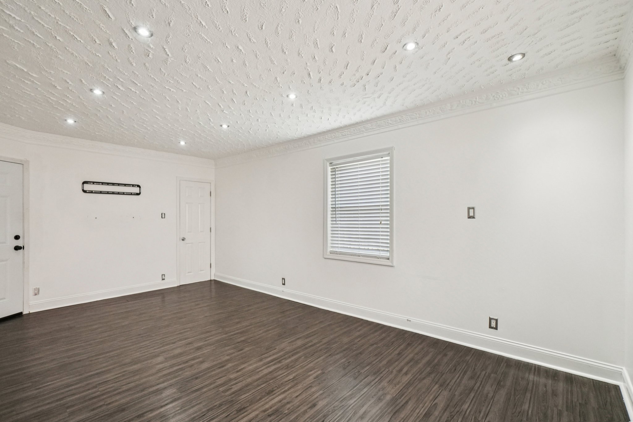 Wisconsin St-S1810-014.jpg