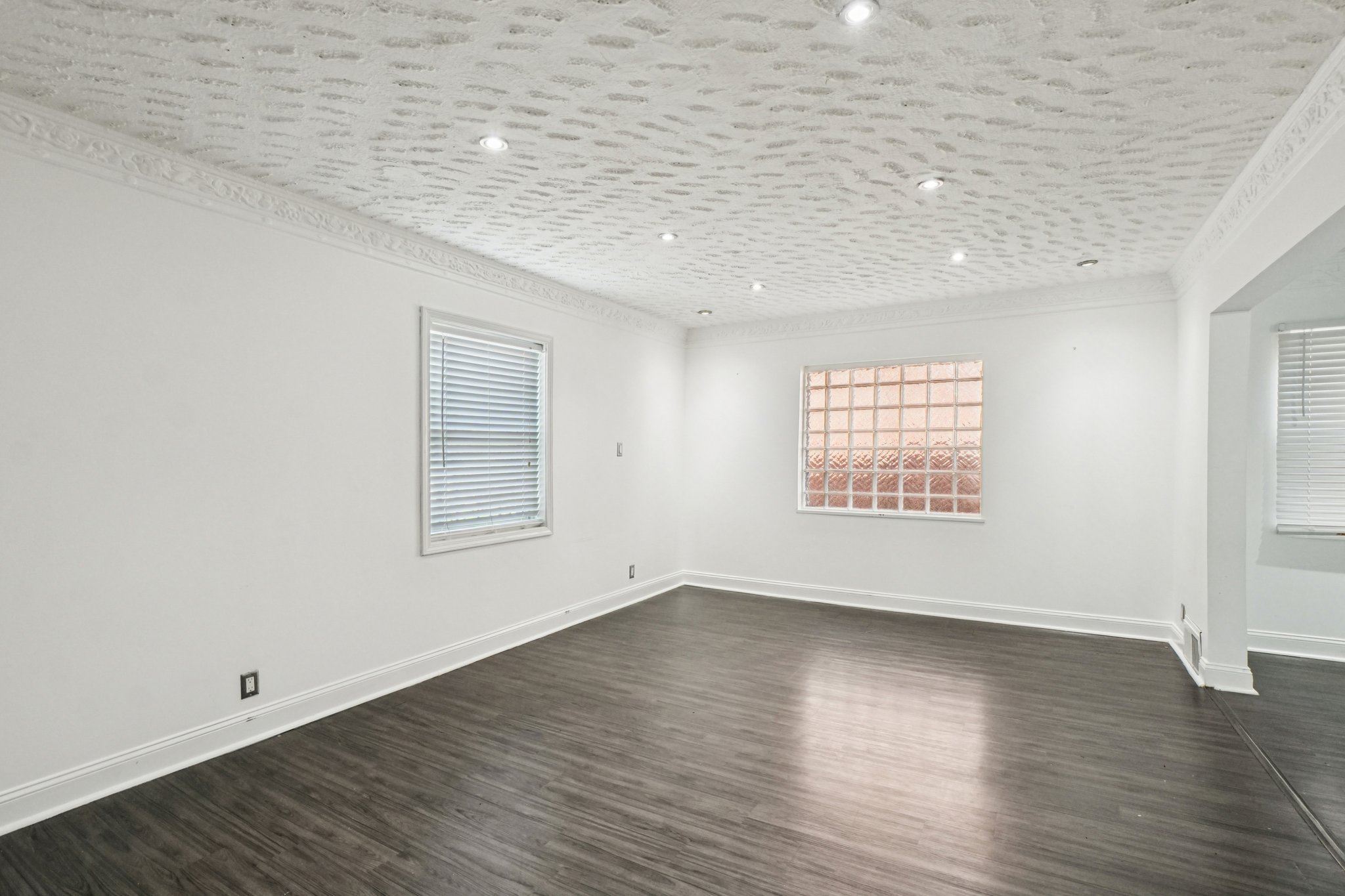 Wisconsin St-S1810-016.jpg