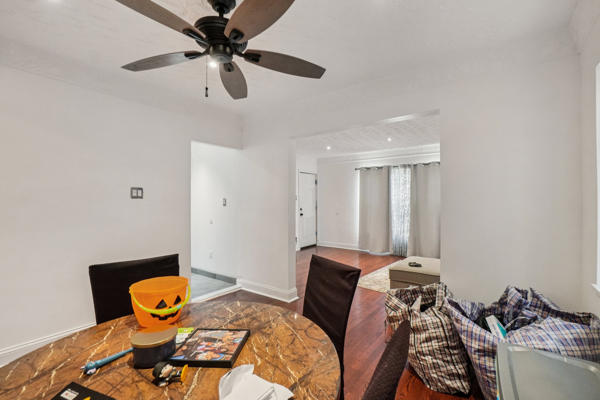 Wisconsin St-S1810-017.jpg