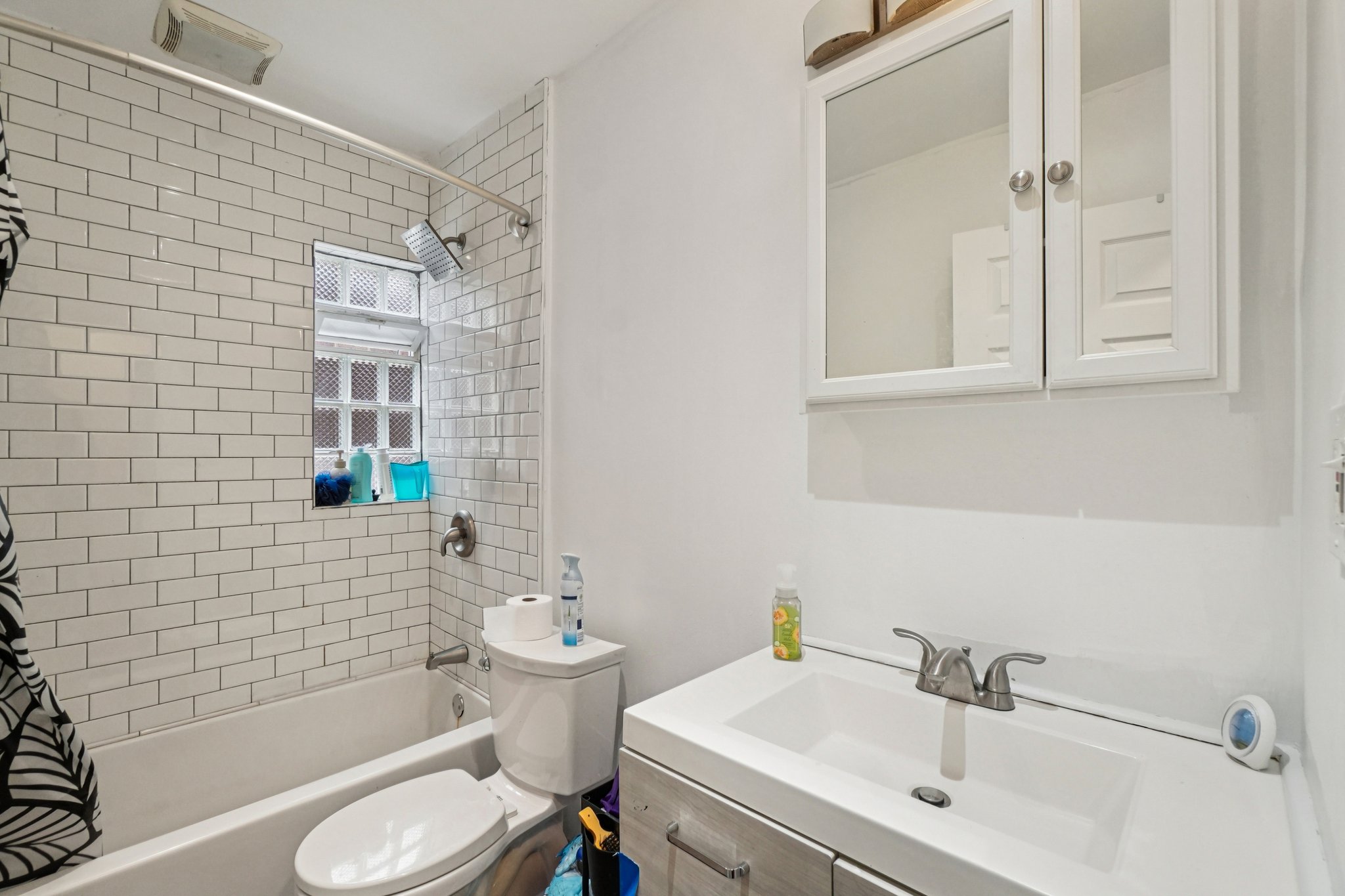 Wisconsin St-S1810-018.jpg