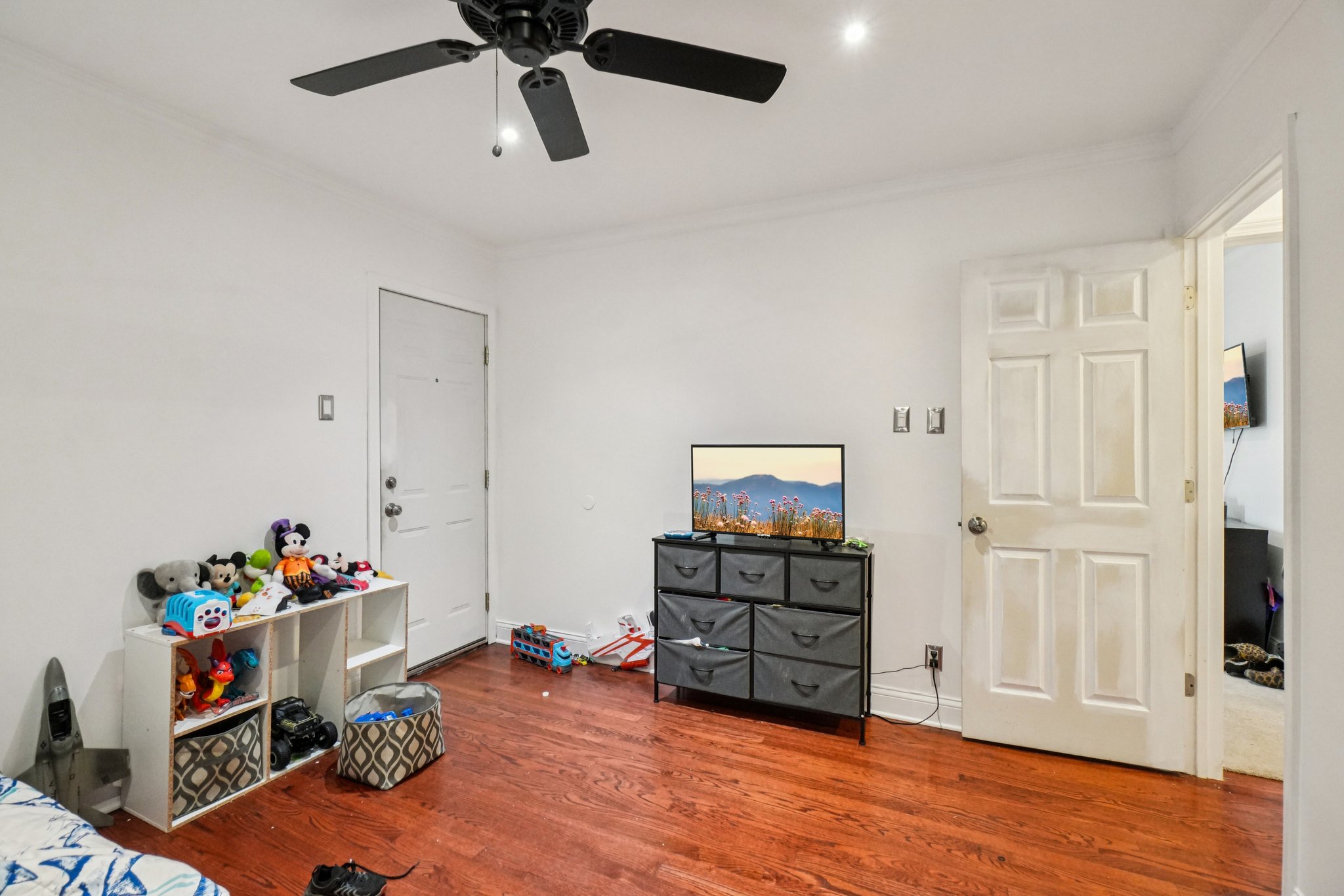 Wisconsin St-S1810-021.jpg