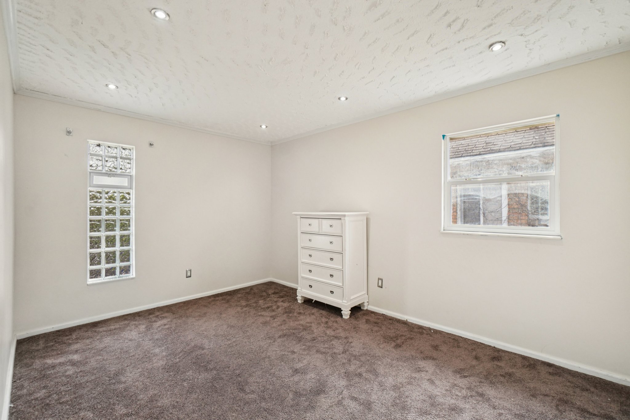 Wisconsin St-S1810-027.jpg