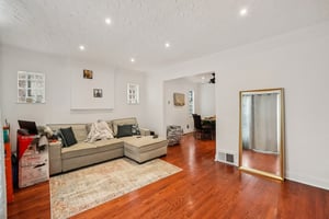 Wisconsin St-S1810-004.jpg