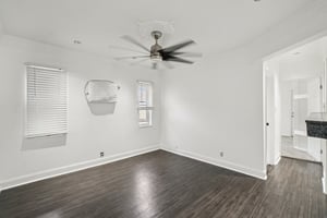 Wisconsin St-S1810-007.jpg