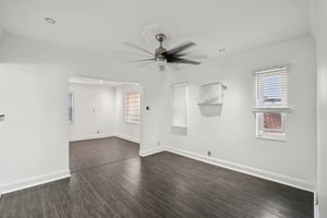 Wisconsin St-S1810-009.jpg