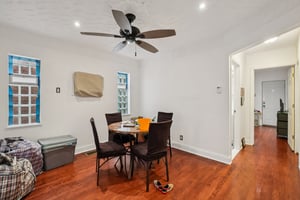 Wisconsin St-S1810-010.jpg