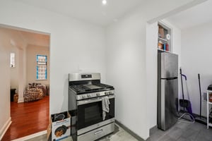 Wisconsin St-S1810-012.jpg