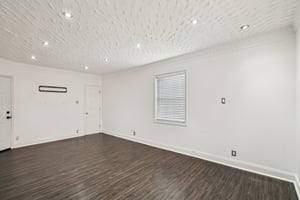 Wisconsin St-S1810-014.jpg