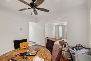 Wisconsin St-S1810-017.jpg